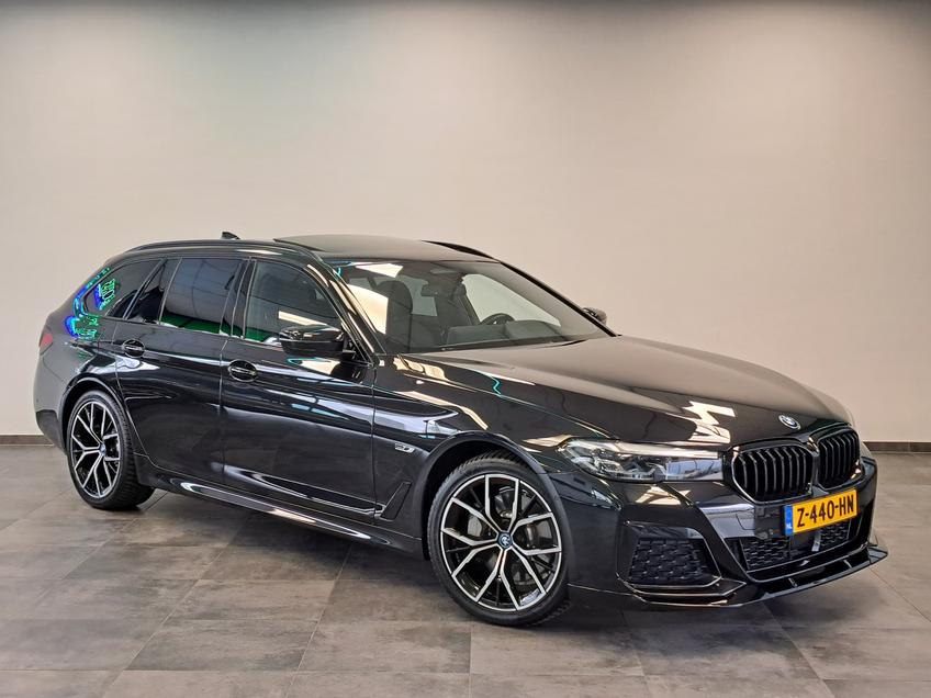 BMW 5 Serie Touring 530e xDrive Executive Panoramadak Navigatie Full-led 2 jaar garantie mogelijk* (vraag naar de voorwaarden) afbeelding 1