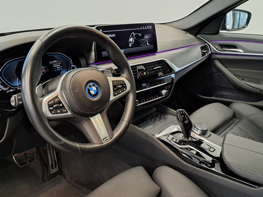 BMW 5 Serie Touring 530e xDrive Executive Panoramadak Navigatie Full-led 2 jaar garantie mogelijk* (vraag naar de voorwaarden) afbeelding 14