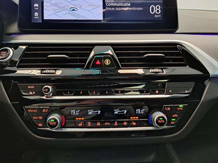 BMW 5 Serie Touring 530e xDrive Executive Panoramadak Navigatie Full-led 2 jaar garantie mogelijk* (vraag naar de voorwaarden) afbeelding 24