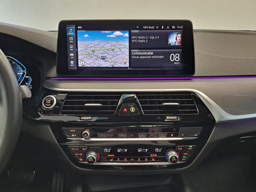 BMW 5 Serie Touring 530e xDrive Executive Panoramadak Navigatie Full-led 2 jaar garantie mogelijk* (vraag naar de voorwaarden) afbeelding 21